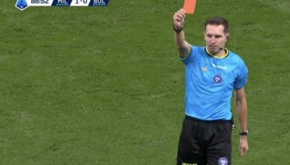 米兰遭多处争议判罚：普利西奇被拉倒+恩昆库两连倒地未判点