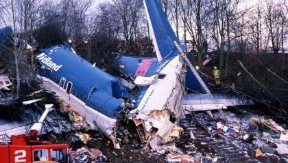 机场全线瘫痪千架航班取消，情形严峻堪比“911”？引全世界关注