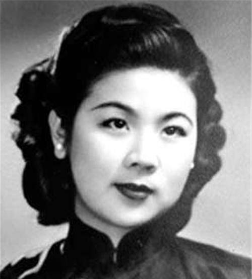她是金融大亨之女，不顾家人反对嫁给破产公子，晚年生活让人羡慕