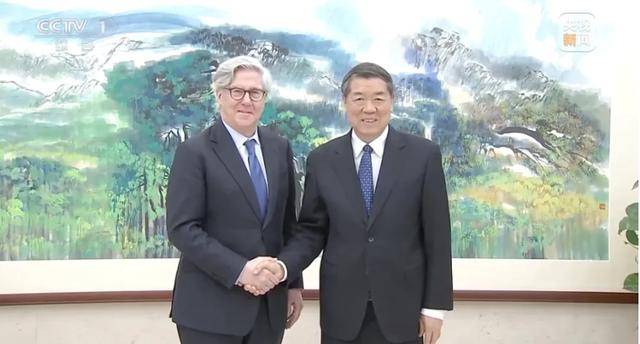 关税战的冲击堪比2008金融危机，中国需新增数万亿规模政策对冲