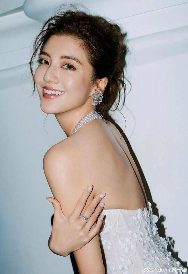 演员吴千语直播卖2499元高压锅,开播5小时卖出超1万件商品