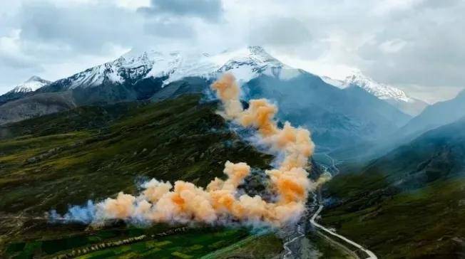 “燃放时像地震”!喜马拉雅烟花秀如何获批?