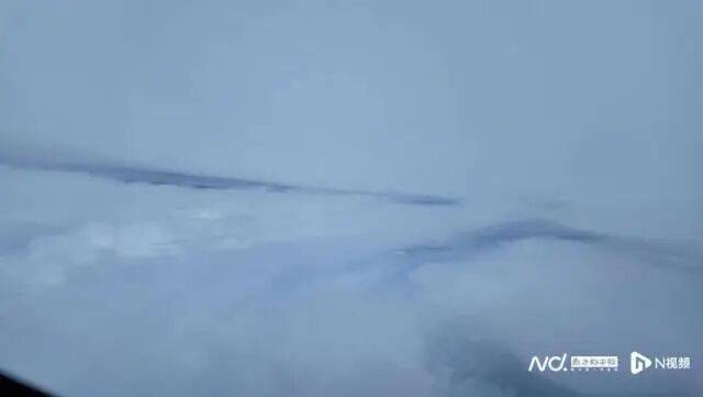 香港一架飞机勇闯风眼核心，拍摄到“桦加沙”内部结构