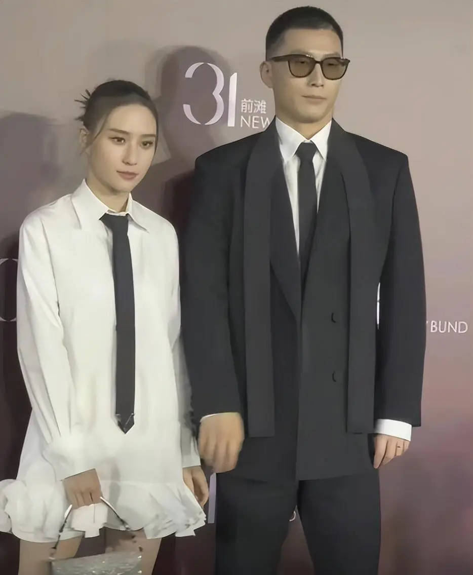 考古 | 何超莲窦骁双双辟谣离婚!两人感情生活引各方热议